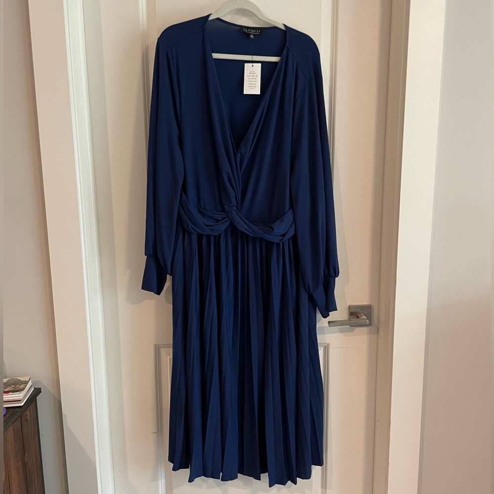 NWT Knot Front Pleated Skirt Dress